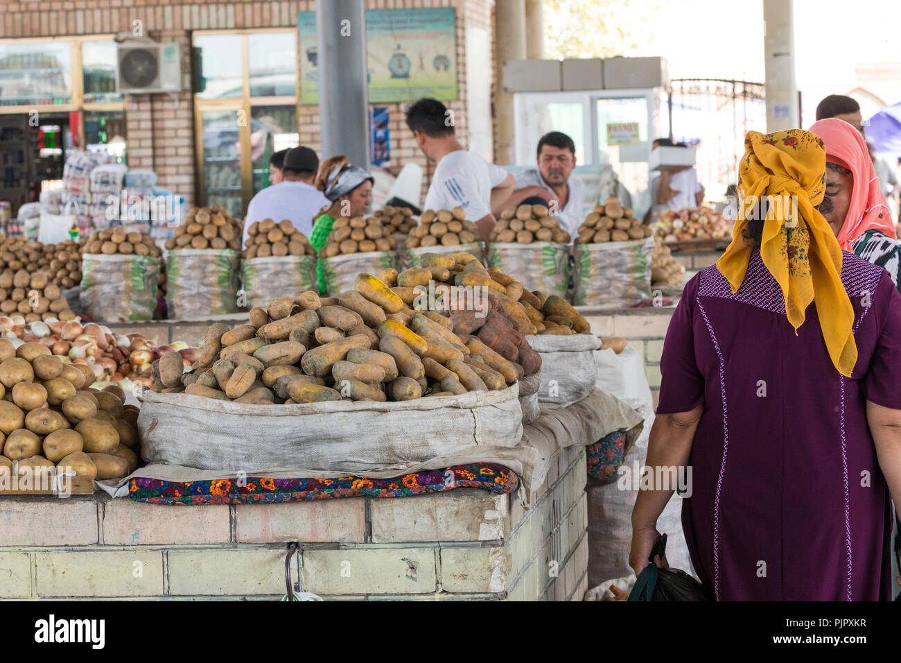 Marguilan, OUZBÉKISTAN - 24 août 2018 : les fruits et légumes locaux bazaar - Marguilan près de Fergana, en Ouzbékistan. Banque D'Images