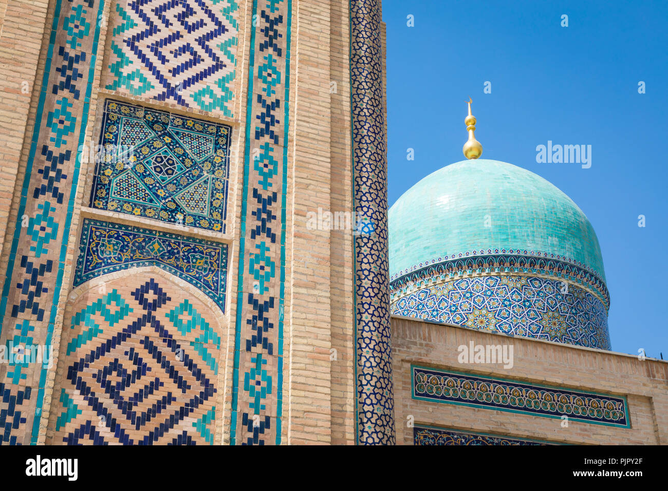 Barak Khan madrasah. As Place Imam Hazrati (imam) est un centre religieux de Tachkent. Banque D'Images