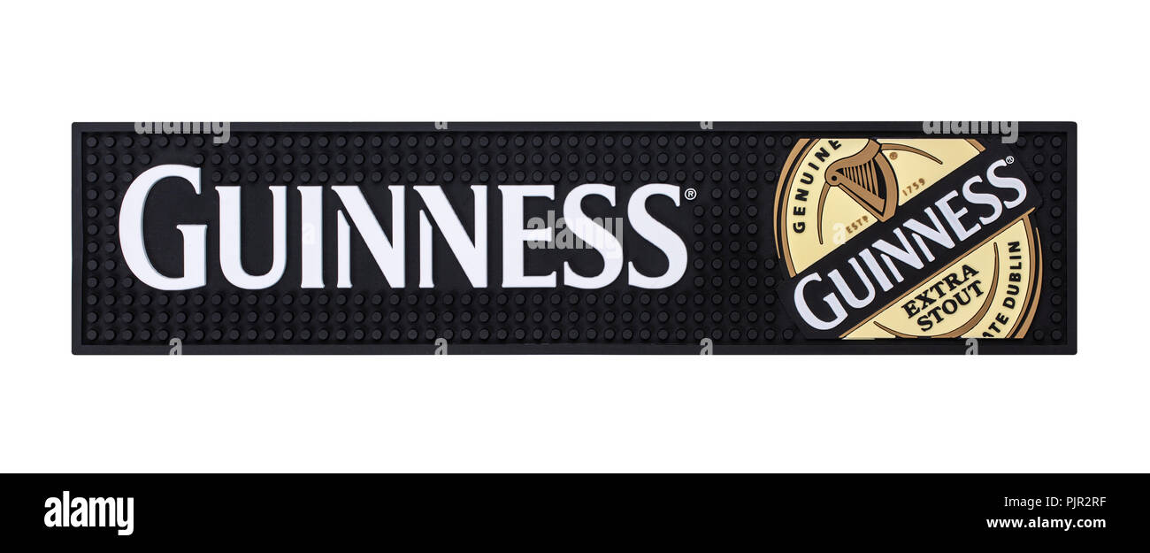 SWINDON, UK - septembre 9, 2018 : la bière Guinness tapis en caoutchouc sur un fond blanc Banque D'Images
