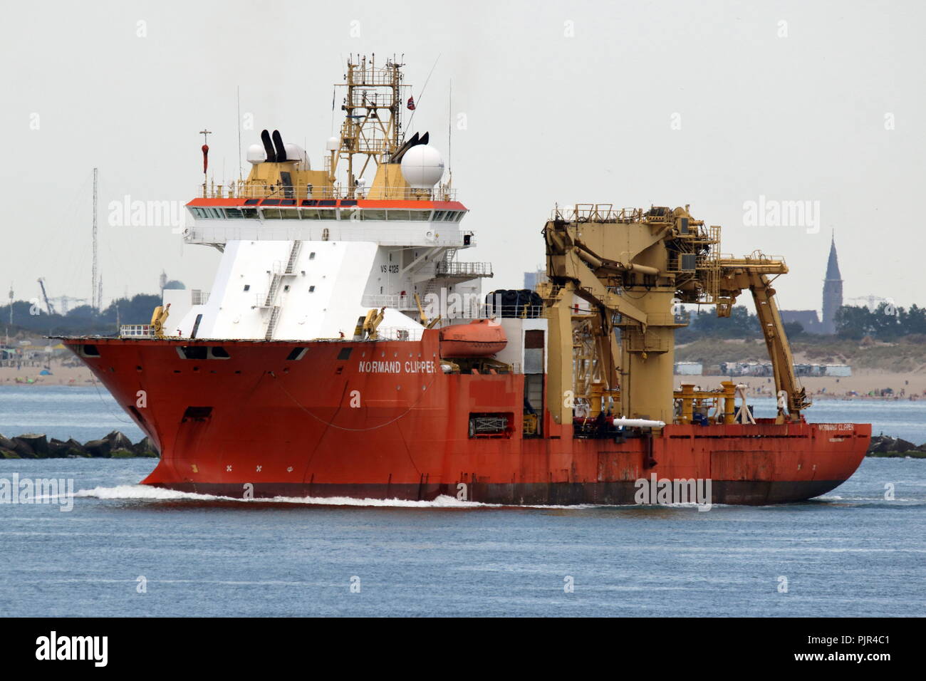 Le navire de réparation et pose de câbles Normand Clipper quitte le port de Rotterdam le 27 juillet 2018. Banque D'Images