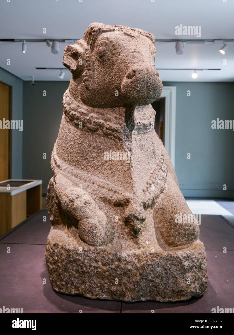 Une sculpture de la butte de taureau Nandi du 16e siècle, à l'affiche dans le British Museum, Londres, Angleterre Banque D'Images