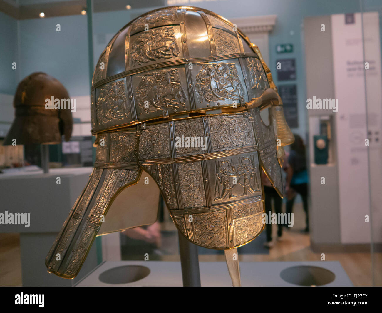 Une réplique de la casque de Sutton Hoo au British Museum, Angleterre Banque D'Images