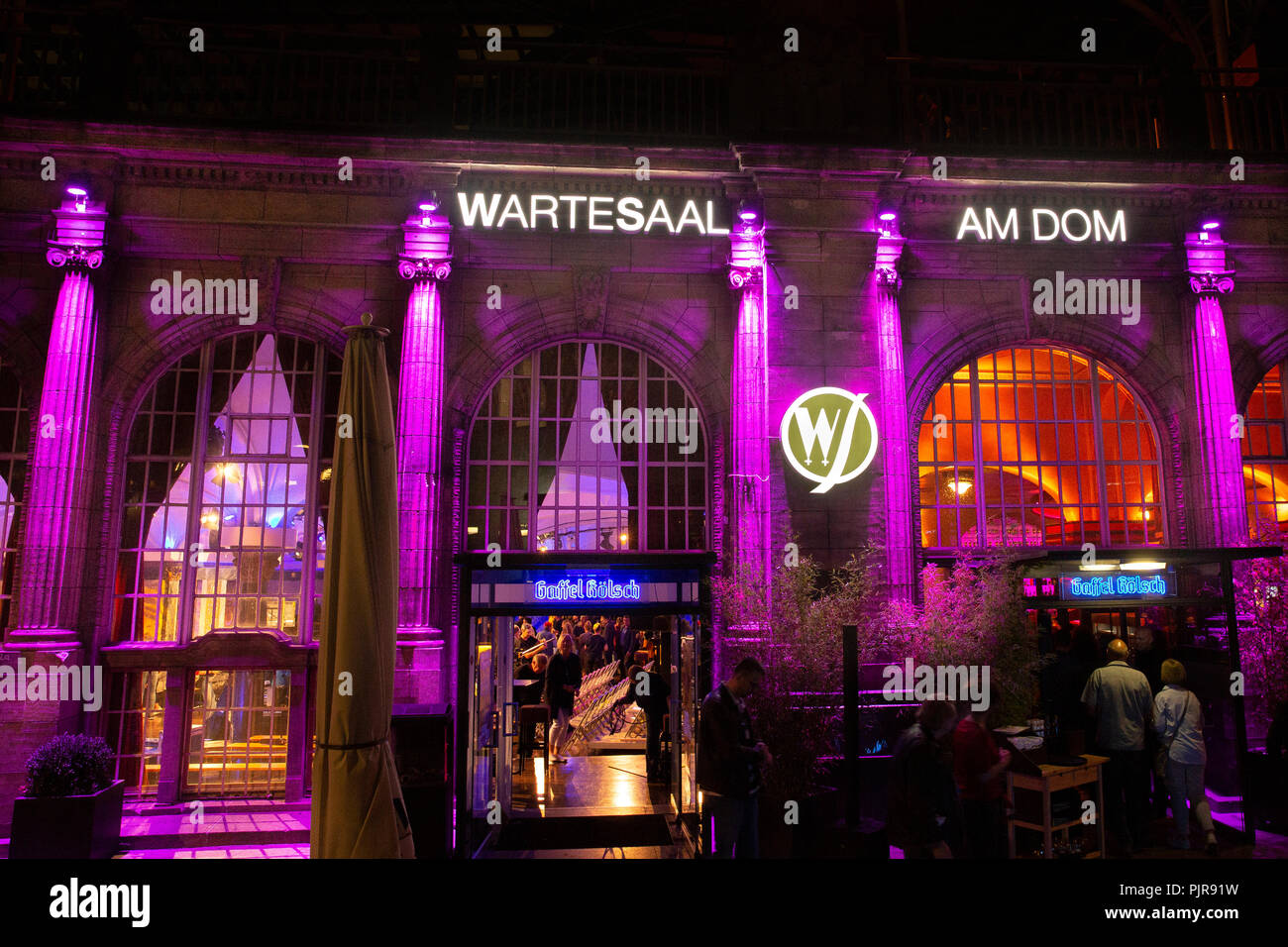 Wartesaal am Dom im Kölner Hauptbahnhof Banque D'Images