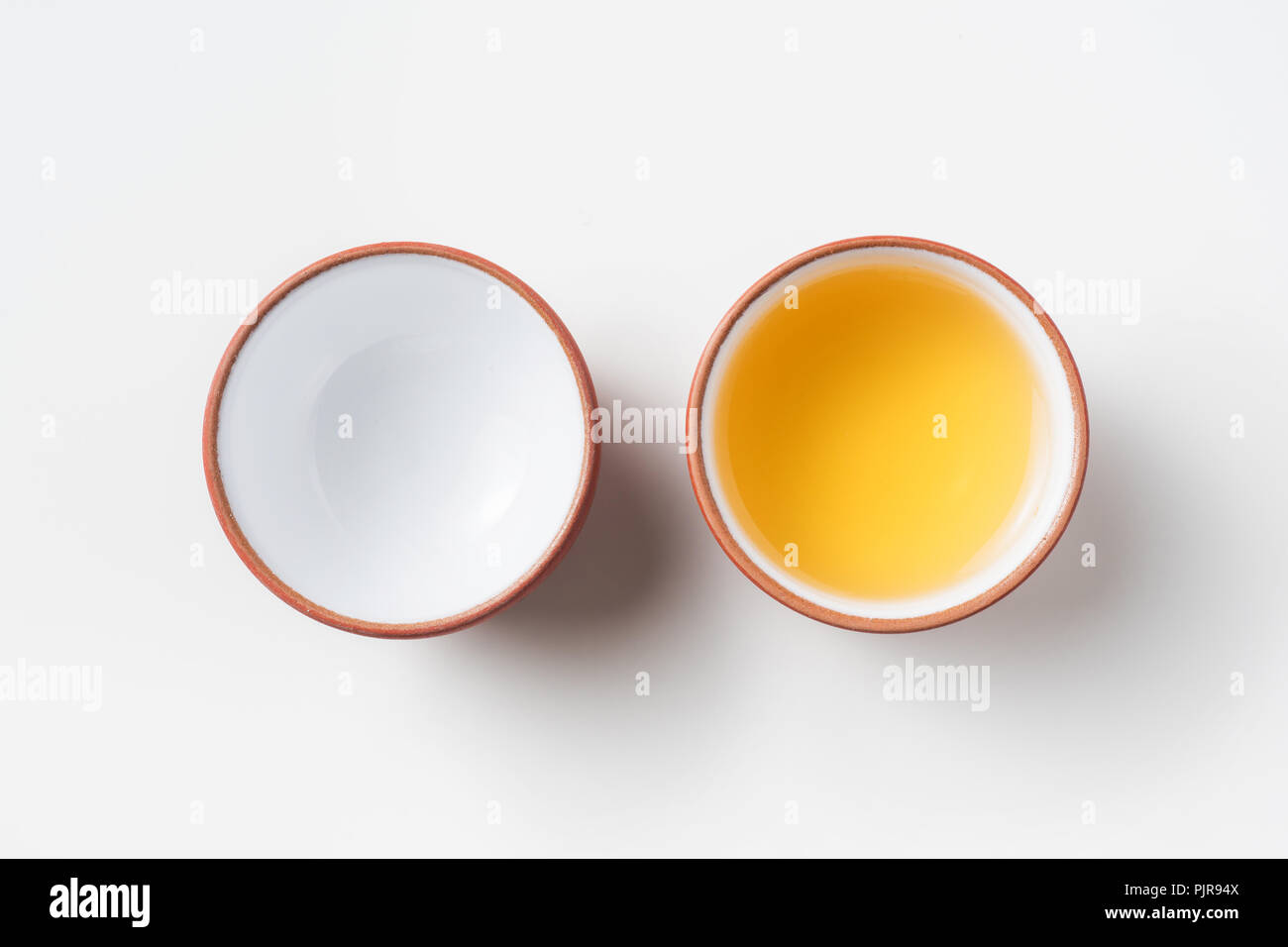 La culture de l'Asie et le design concept - Taïwan frais le thé oolong et thé coupe vide Banque D'Images