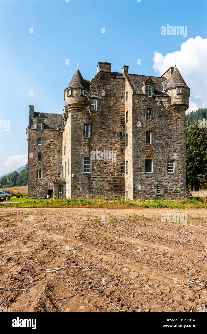 Le spectaculaire restauré du xvie siècle, château de 4 étages Menzies, une fois qu'une tour rectangulaire mais plus tard transformée en une résidence fortifiée plan-Z Banque D'Images