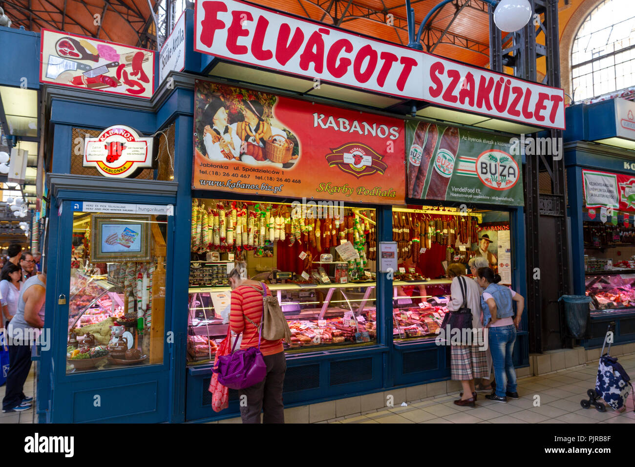 Un Felvágott Le partenaire fitness (viande froide) à l'intérieur du magasin Central Market Hall, Budapest, Hongrie. Banque D'Images