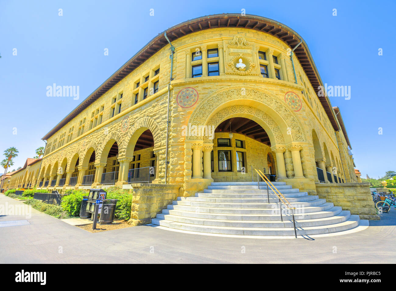 Palo Alto, Californie, États-Unis - 13 août 2018 : Pigott Hall du campus de l'Université de Stanford, l'une des plus prestigieuses universités du monde, dans la Silicon Valley, San Francisco Bay area. Banque D'Images