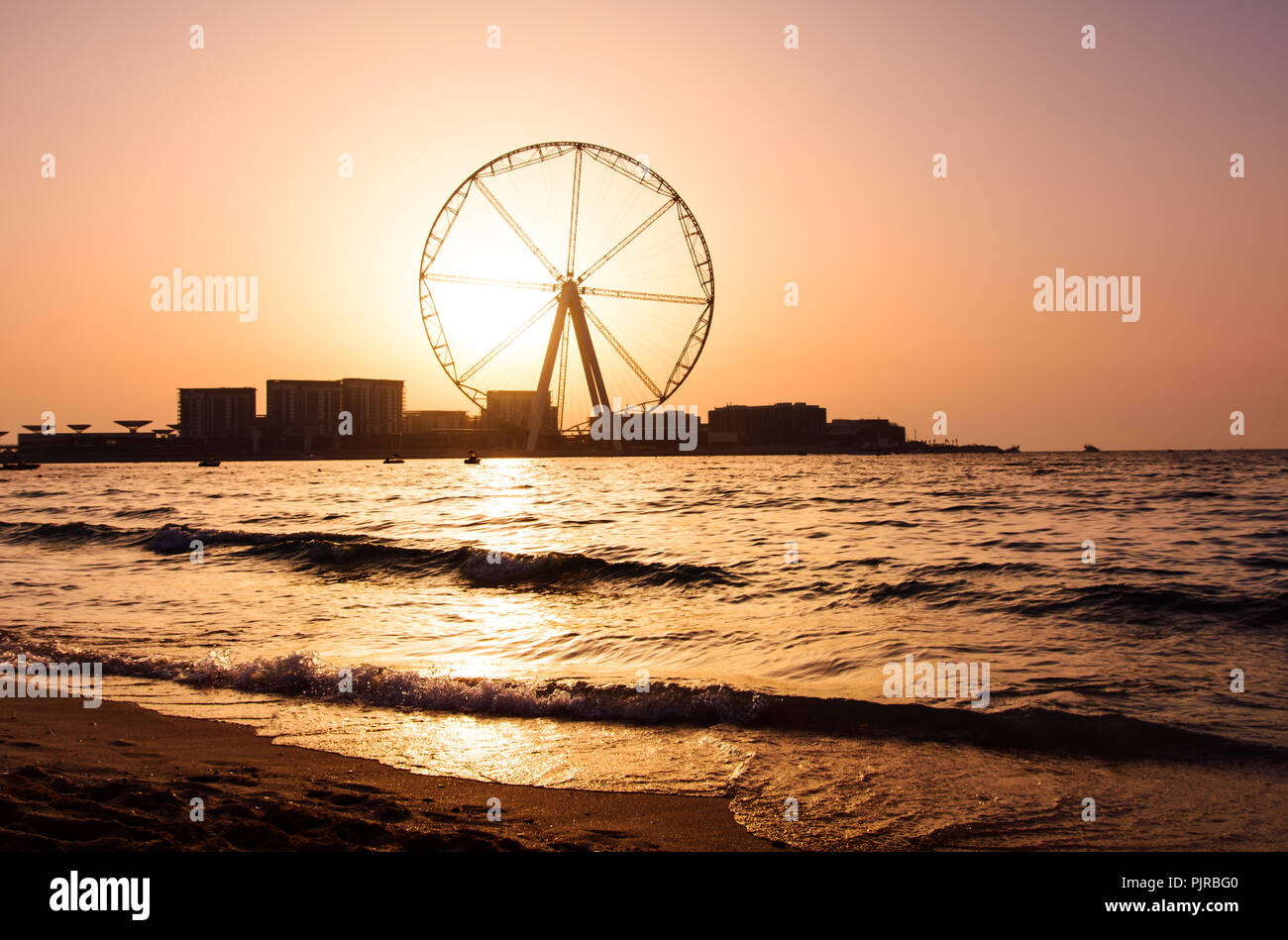 Jumeira Beach Resort Beach avec Ain Dubai grande roue Banque D'Images