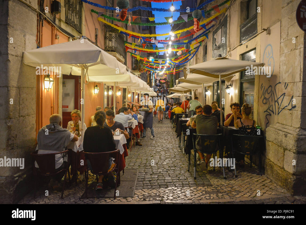 Vieille ville lane, gastronomie, le Bairro Alto, Lisbonne, Portugal, Altstadtgasse, gastronomie, Lissabon Banque D'Images