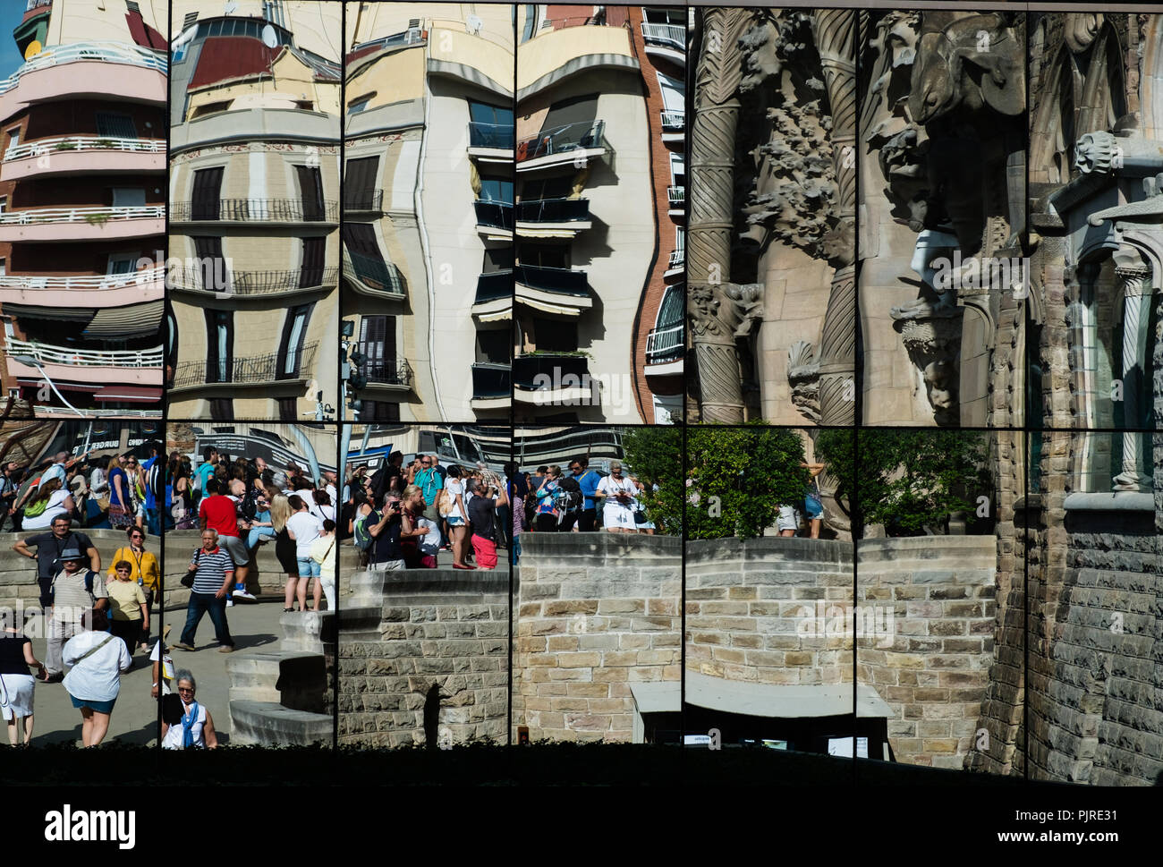 Reflet de la Sagrada Familia à Barcelone en verre Banque D'Images