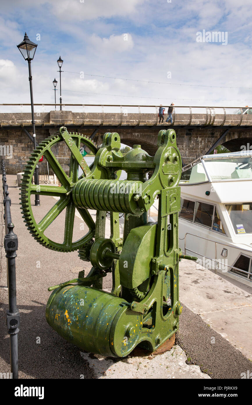 L'Irlande, Co Leitrim, Carrick-on-Shannon, de vieux engins de bobinage sur rivière Shannon Quay Banque D'Images