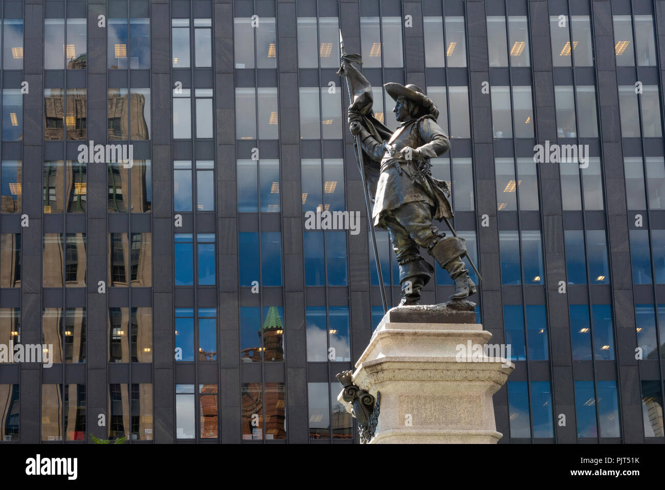 Statue de Paul Chomedey de Maisonneuve à la place d'Armes Banque D'Images