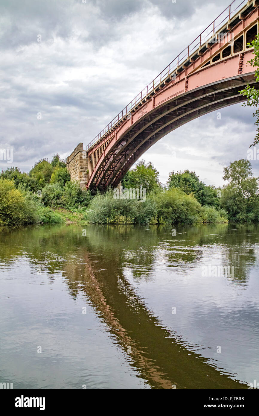 Le Pont Victoria une travée unique de 200 pieds pont ferroviaire traversant la rivière Severn entre Arley et Bewdley dans le Worcestershire, England, UK Banque D'Images