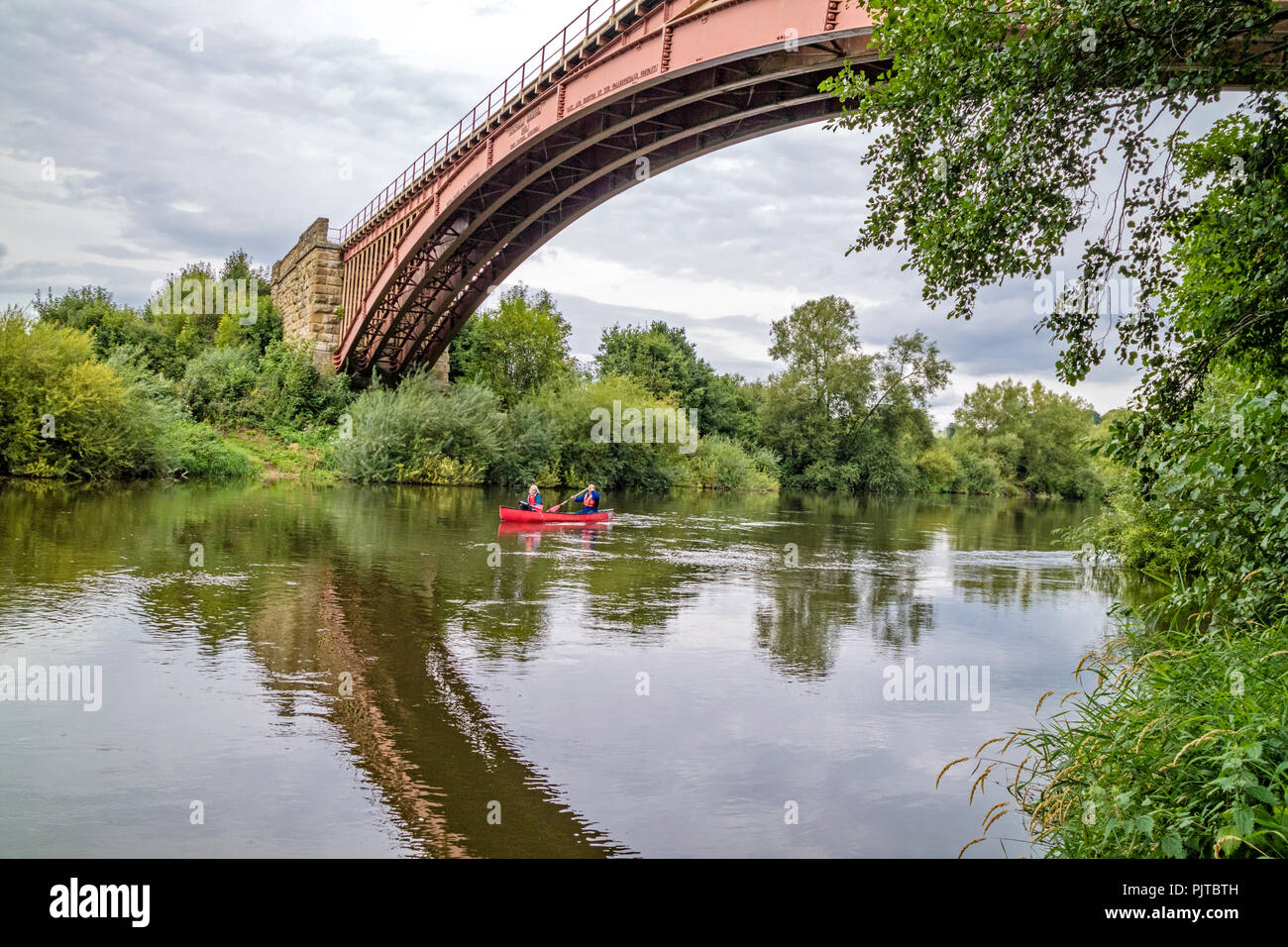 Le Pont Victoria une travée unique de 200 pieds pont ferroviaire traversant la rivière Severn entre Arley et Bewdley dans le Worcestershire, England, UK Banque D'Images