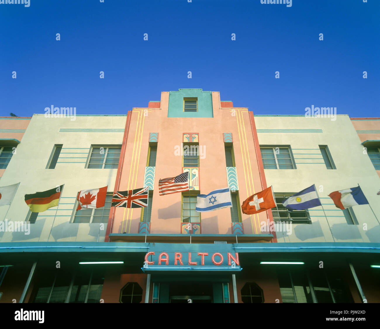 1992 HISTORIQUE ART DÉCO FAÇADE HÔTEL CARLTON (©HENRY HOHAUSER 1937) COLLINS AVENUE MIAMI BEACH FLORIDA USA Banque D'Images