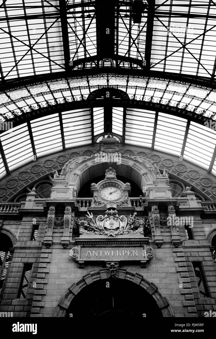 La gare d'Anvers-central SNCB (Belgique, 09/04/2004) Banque D'Images