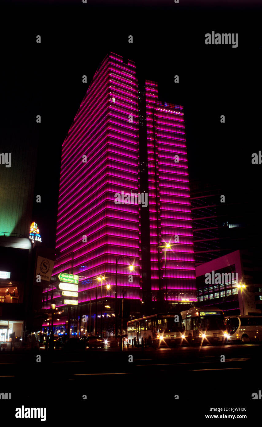 La Tour Dexia est éclairée la nuit par la foudre engineer Barbara Hediger, Bruxelles (Belgique, 29/11/2006) Banque D'Images