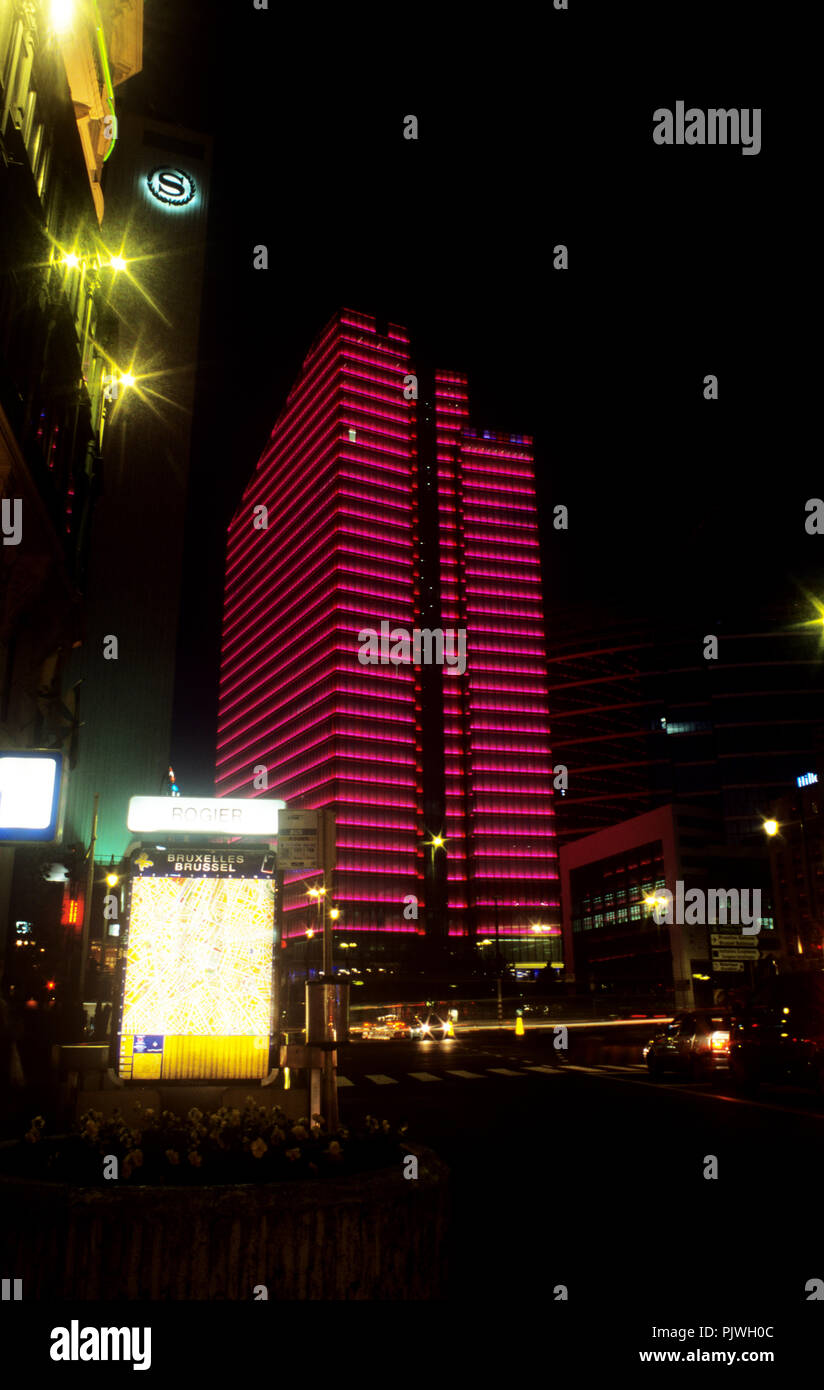 La Tour Dexia est éclairée la nuit par la foudre engineer Barbara Hediger, Bruxelles (Belgique, 29/11/2006) Banque D'Images