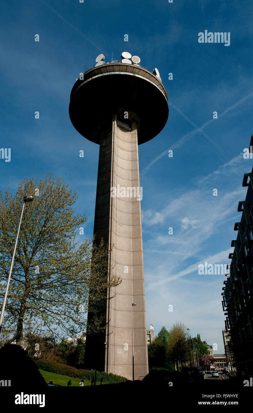Le VRT / RTBF tower le long de la Reyerslaan à Schaerbeek, Bruxelles (Belgique, 29/04/2010) Banque D'Images