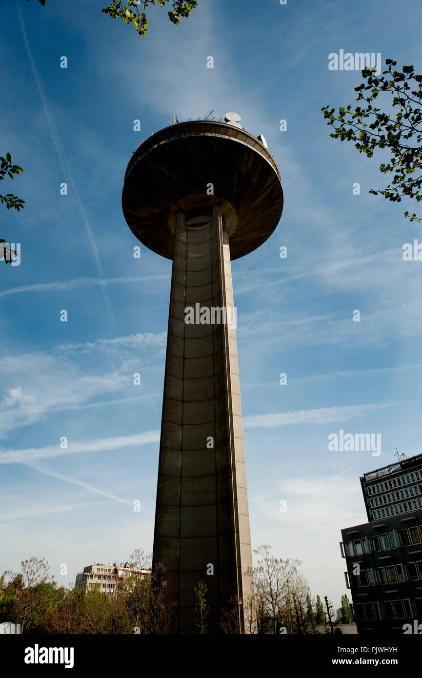 Le VRT / RTBF tower le long de la Reyerslaan à Schaerbeek, Bruxelles (Belgique, 29/04/2010) Banque D'Images