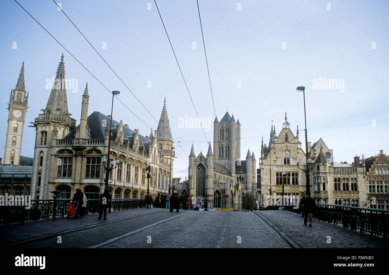 L'église St Nicolas, vu de l'Graslei à Gand (Belgique, 24/11/2007) Banque D'Images
