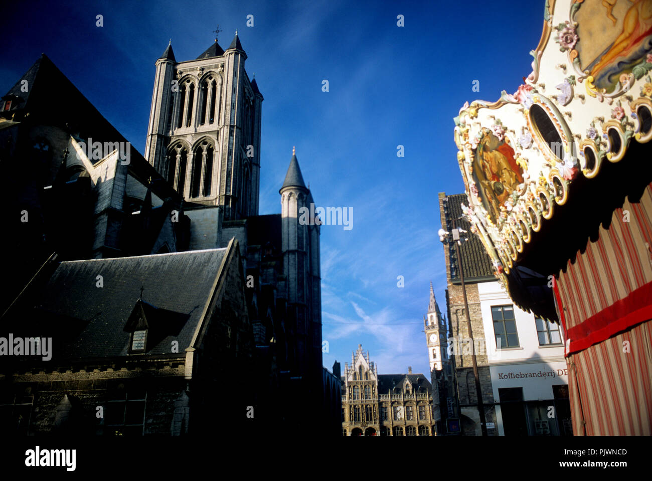 L'église St Nicolas sur la place Emile Braun à Gand (Belgique, 02/01/2008) Banque D'Images