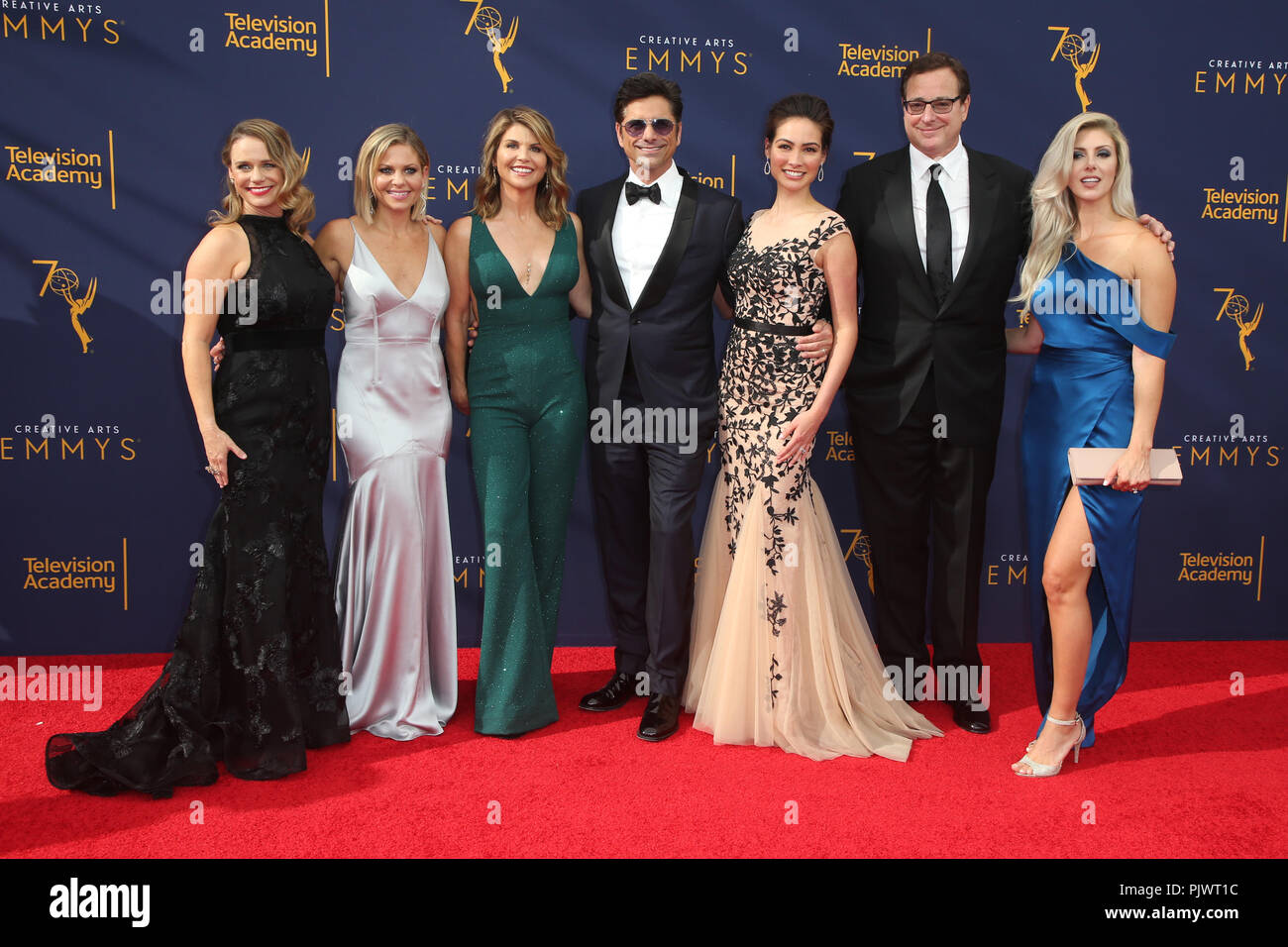 Los Angeles, CA, USA. Sep 8, 2018. Andrea Barber, Candace Cameron-Bure, Lori Loughlin, John Stamos, Caitlin McHugh, Bob Saget et Kelly Rizzo au 2018 Creative Arts Emmy Awards au Théâtre Microsoft L.A. Vivre à Los Angeles, Californie le 8 septembre 2018. Credit : Faye Sadou/media/Alamy Punch Live News Banque D'Images