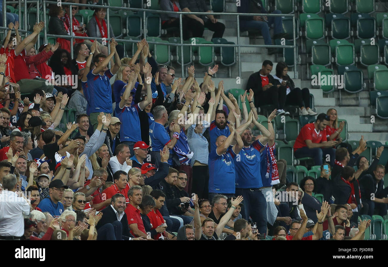 St Gallen, Suisse. Le 8 septembre 2018. Au cours de l'Islande des Fans applaudissent l'UEFA Ligue des Nations Unies, de la Ligue A, groupe 2, match de football entre la Suisse et l'Islande le 8 septembre 2018 à Kybunpark à St Gallen, Suisse - Photo Laurent Lairys / DPPI Crédit : Laurent Locevaphotos Lairys/agence/Alamy Live News Banque D'Images