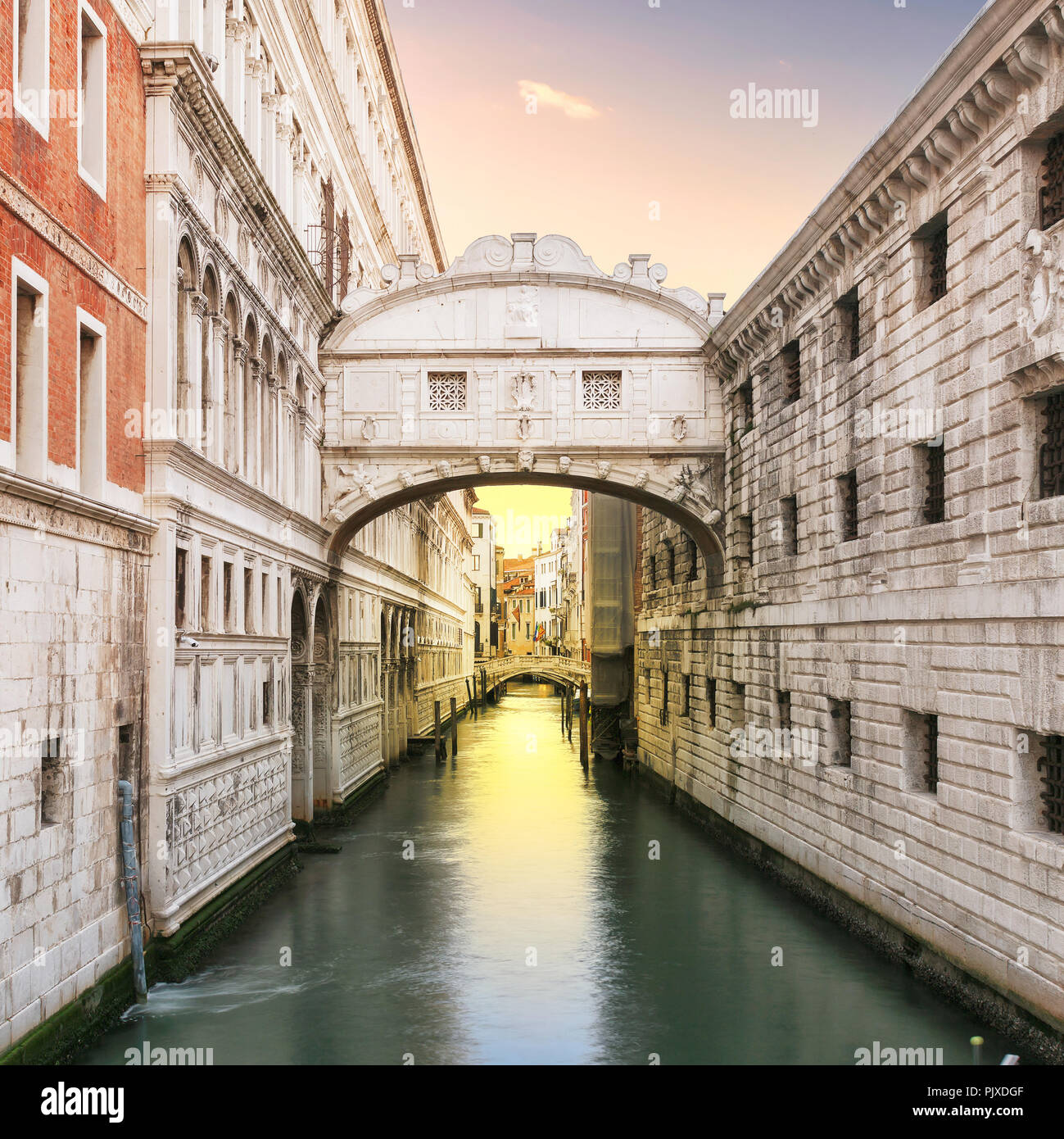 Lever du soleil sur le Pont des Soupirs, Venise, Italie. Banque D'Images