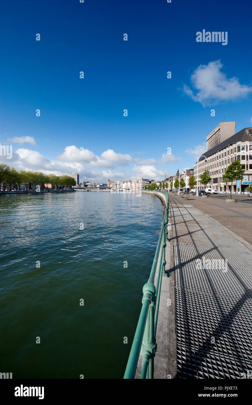 La Meuse le long du remblai de la Batte à Liège (Belgique, 18/04/2014) Banque D'Images