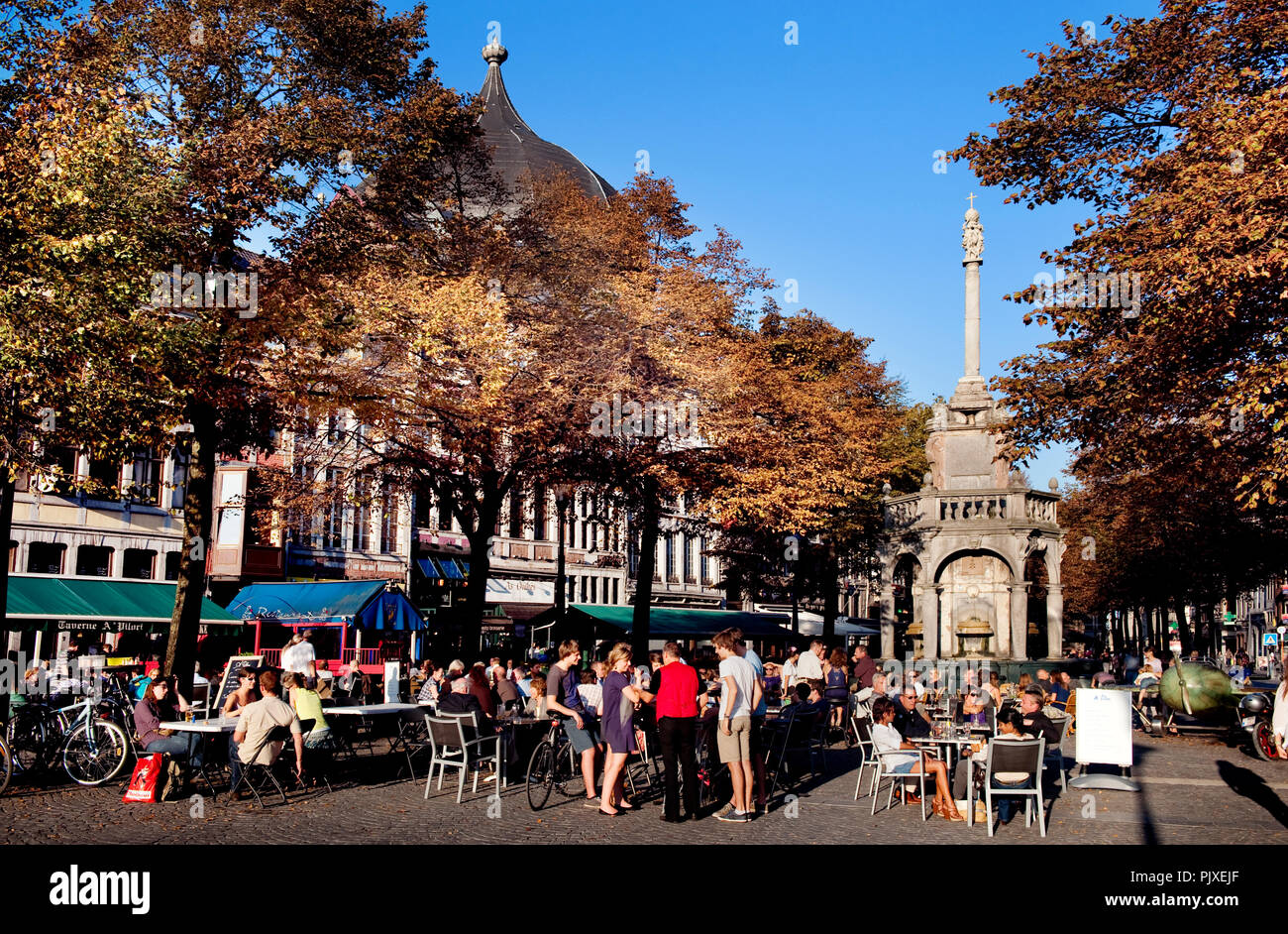 La Place du Marché historique et carrés Perron monument à Liège, une fois le symbole de la justice dans la Principauté et maintenant le symbole de l'EC Banque D'Images