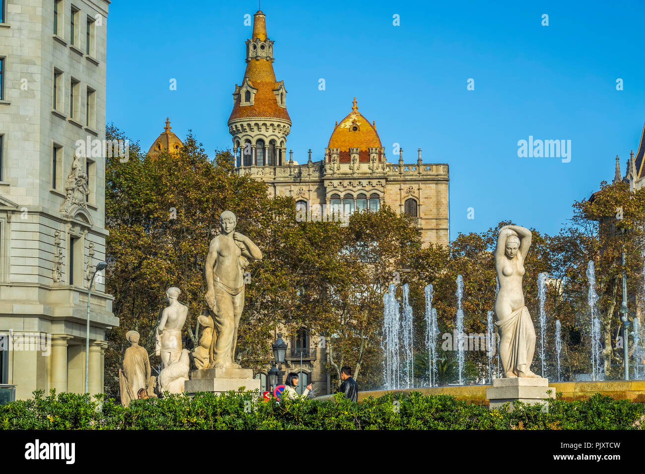 Statues dans la Placa Cataluna, Barcelone, Espagne Banque D'Images