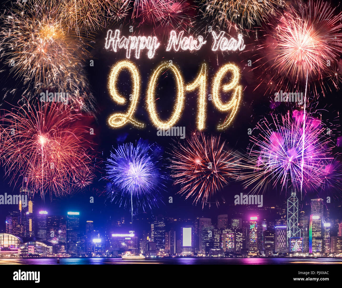 Bonne année 2019 firework of building at night time celebration,Happy New Year Countdown.carte de souhaits Banque D'Images