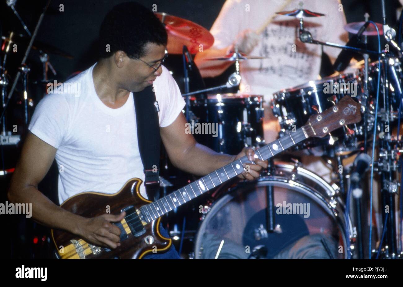 Stanley Clarke von "Animal Logic, britische Progressive-Rock-Experimental Band, Konzert in einem bei München, Deutschland 1989. Stanley Clarke de la rock progressif experimental band, live à Munich, Allemagne 1989. Dans le monde d'utilisation | Banque D'Images