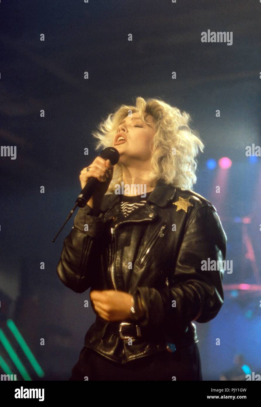 Kim Wilde 1988 Banque D image Et Photos Alamy kim-wilde-1988-banque-d-image-et-photos-alamy