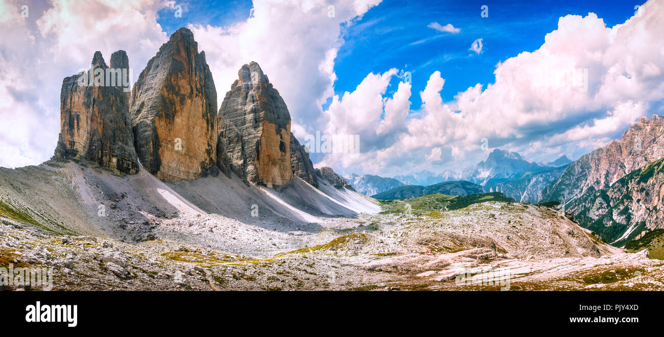 Tre Cime di Lavaredo groupe montagne vue panoramique. Dolomiti Alpes italiennes, Vénétie, Italie, Europe. Banque D'Images