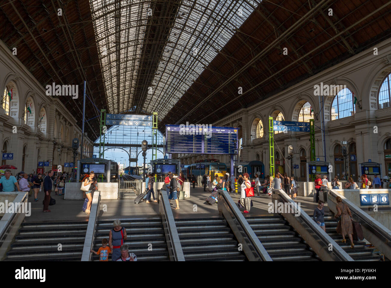 Vue générale à l'intérieur de Budapest Keleti (est) gare de Budapest, Hongrie. Banque D'Images