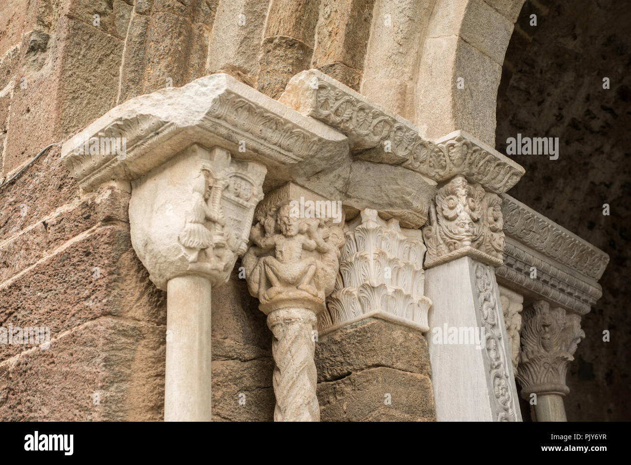 Sacra di San Michele, Torino. Détail de la porte du Zodiaque Banque D'Images