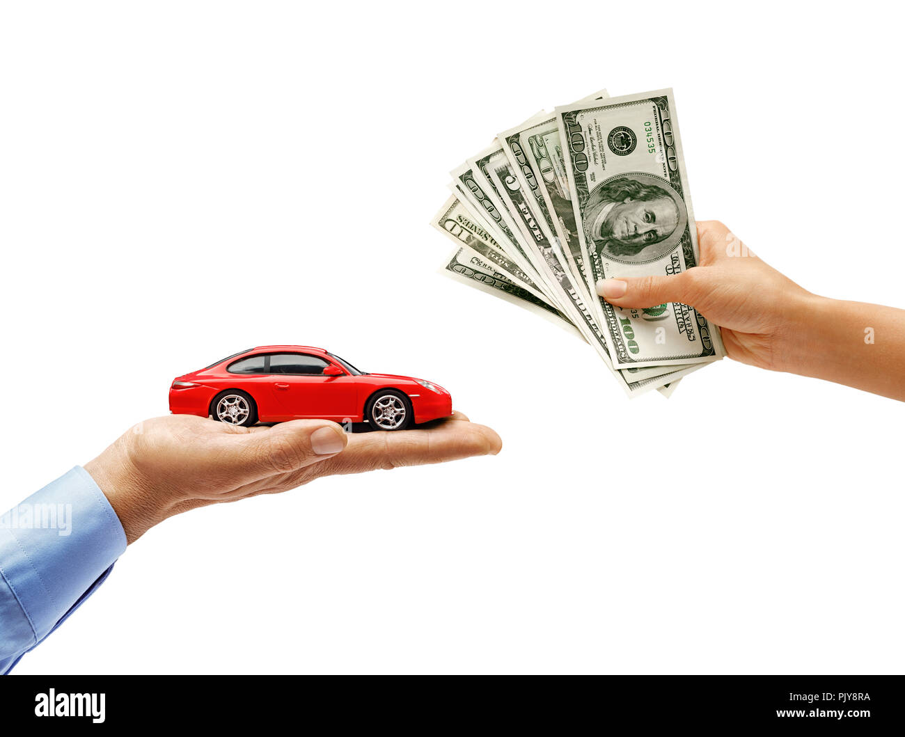 Woman's hand holding argent et man's hand holding red car isolé sur fond blanc. Close up. Produit de haute résolution Banque D'Images