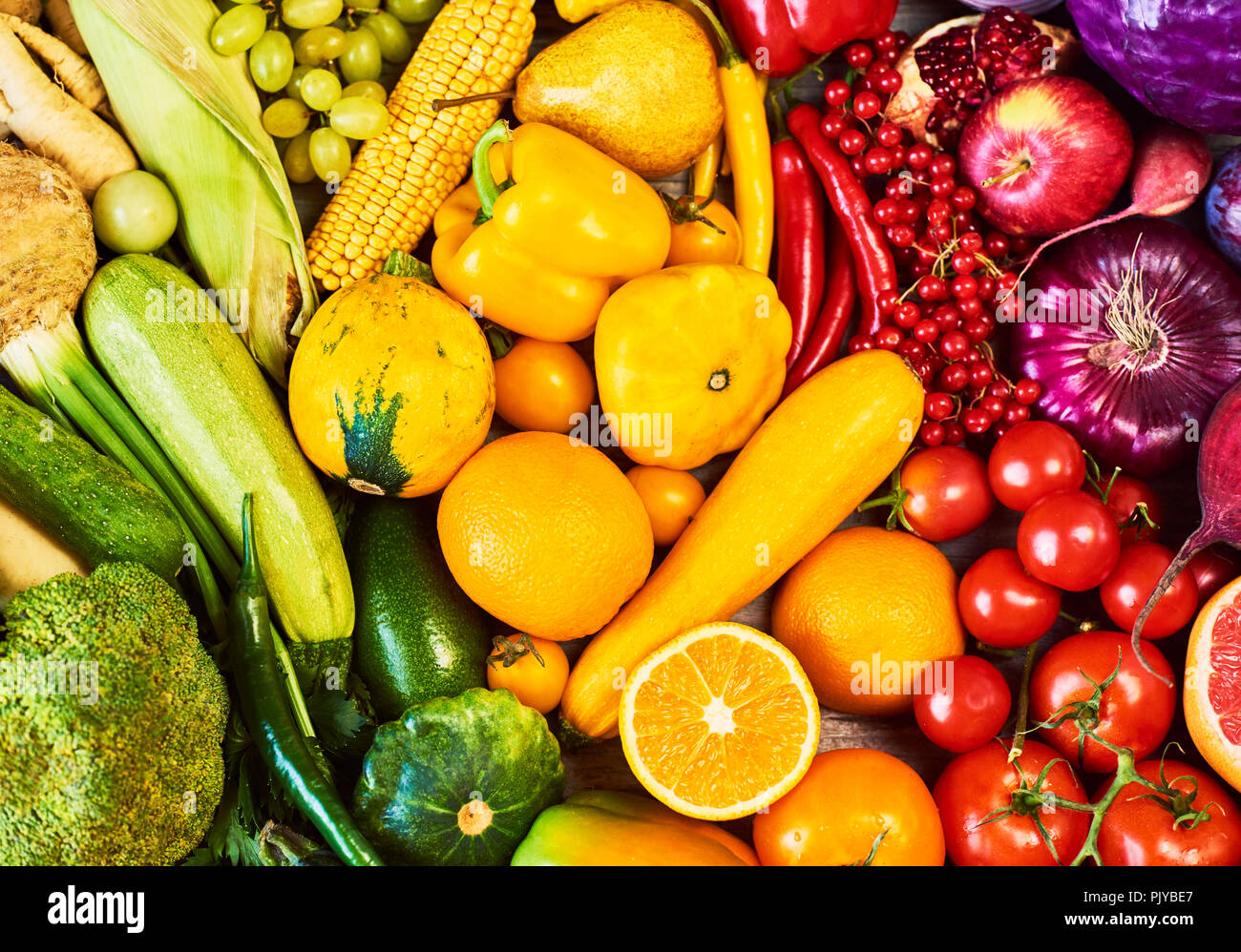 Beaucoup de fruits et légumes colorés, fond rainblow collection Banque D'Images