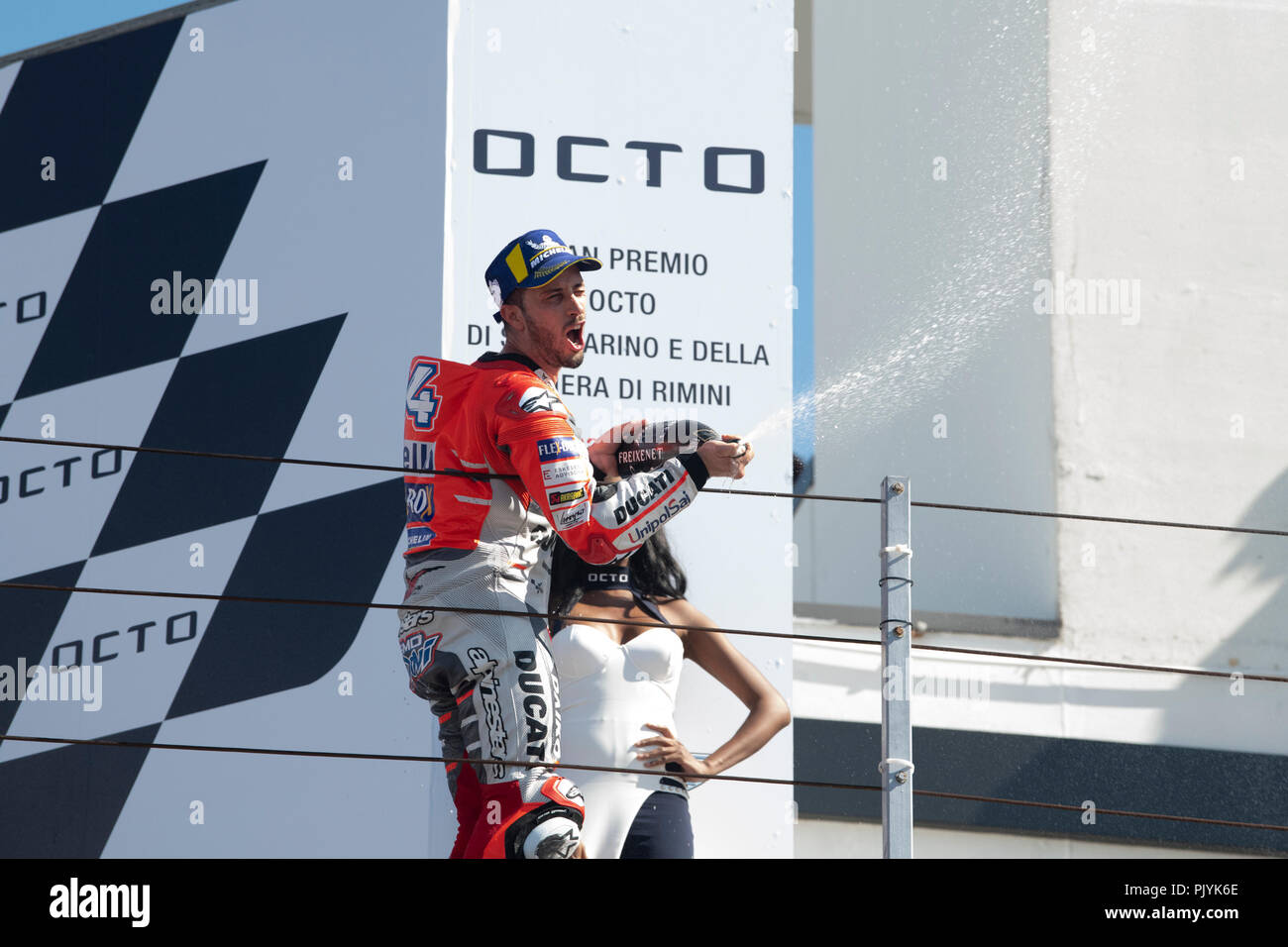 Felicity sur le podium fin de la course 04 Andrea Dovizioso ITA Ducati Team Ducati MOTOGP au "Misano World Circuit Marco Simoncelli", Italie 13e ronde de championnat MotoGP mot Gran Premio Octo di San Marino e della Riviera di Rimini 07 set - set 09 , 2018 à Misano Italie Banque D'Images