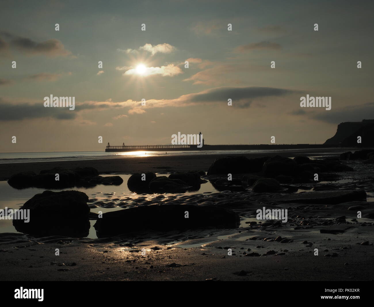 Whitby, Stathes et Robin Hood's Bay, sur la côte est, dans le Yorkshire du Nord des marines et des paysages pendant le lever du soleil. Banque D'Images