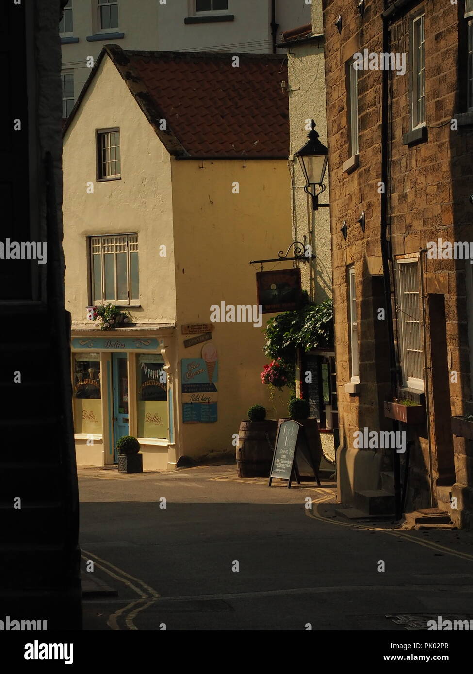 Whitby, Stathes et Robin Hood's Bay, sur la côte est, dans le Yorkshire du Nord des marines et des paysages pendant le lever du soleil. Banque D'Images