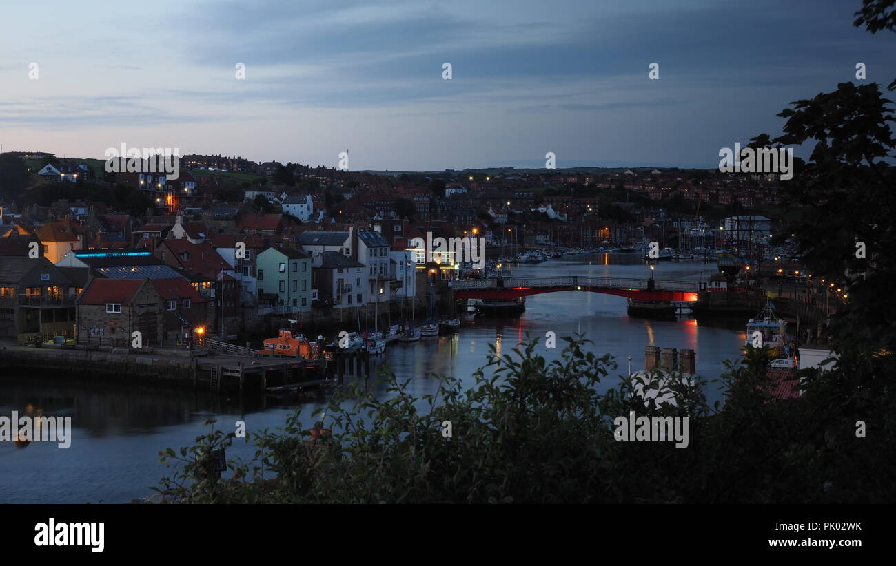 Whitby, Stathes et Robin Hood's Bay, sur la côte est, dans le Yorkshire du Nord des marines et des paysages pendant le lever du soleil. Banque D'Images