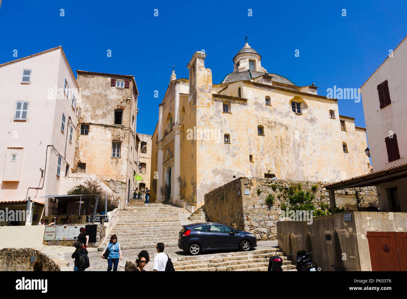 Cathédrale Saint-Jean-Baptiste, citadelle de Calvi, Corse, France Photo  Stock - Alamy