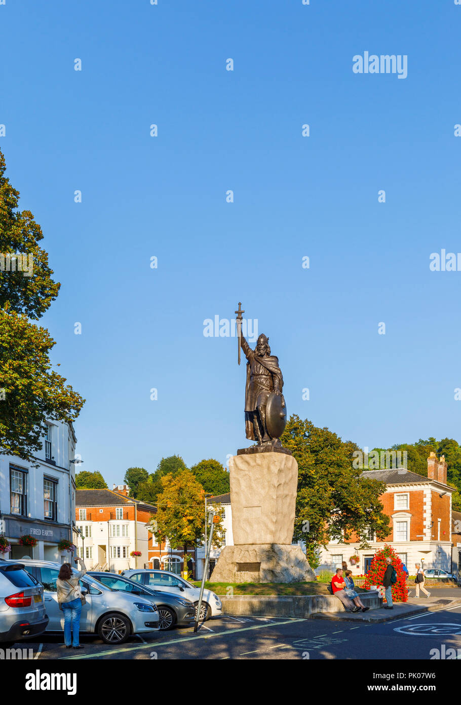 Statue emblématique du Roi Alfred le Grand au Broadway, Winchester, Hampshire, dans le sud de l'Angleterre, Royaume-Uni Banque D'Images