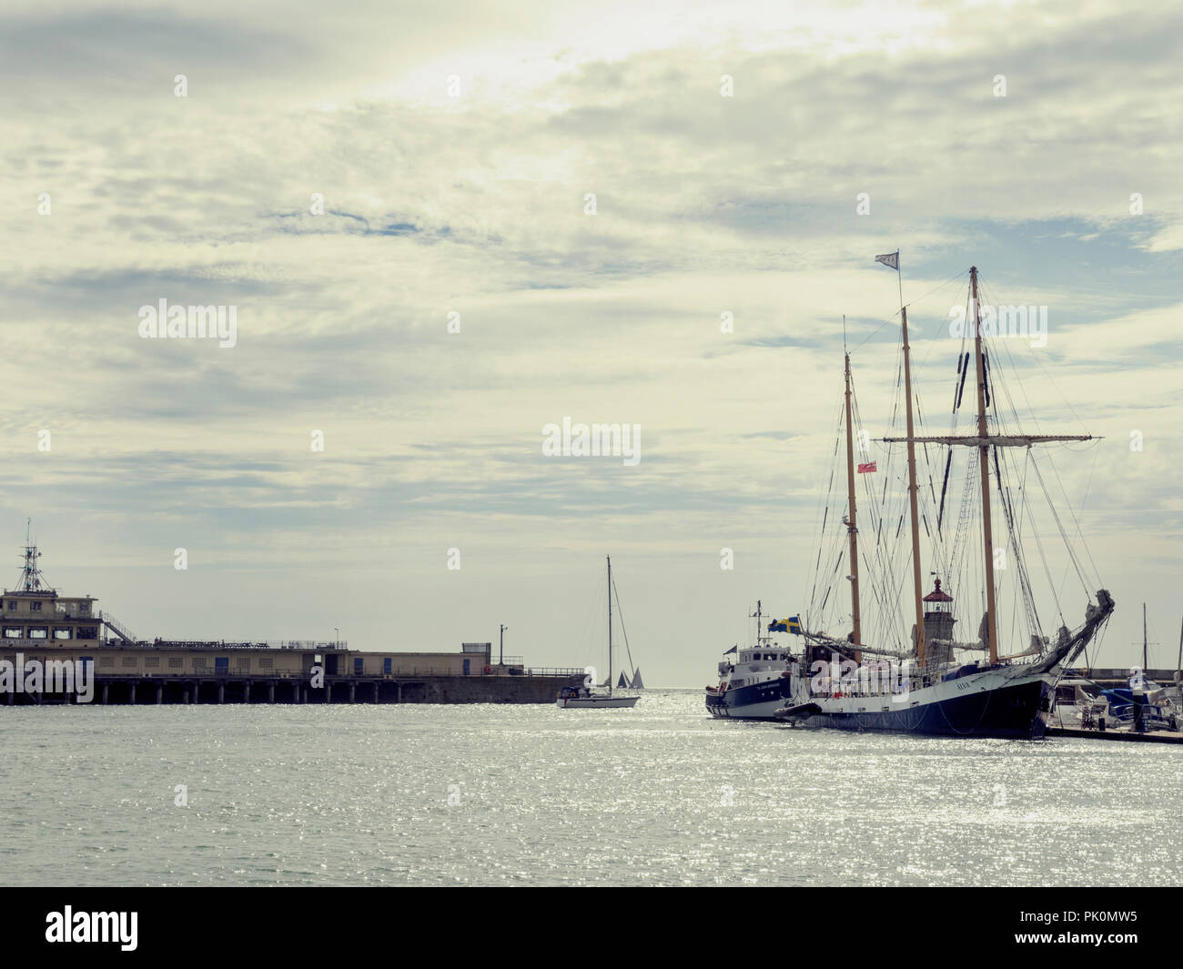 Le grand voilier suédois Alva dans le port de Ramsgate Kent UK Royal Banque D'Images
