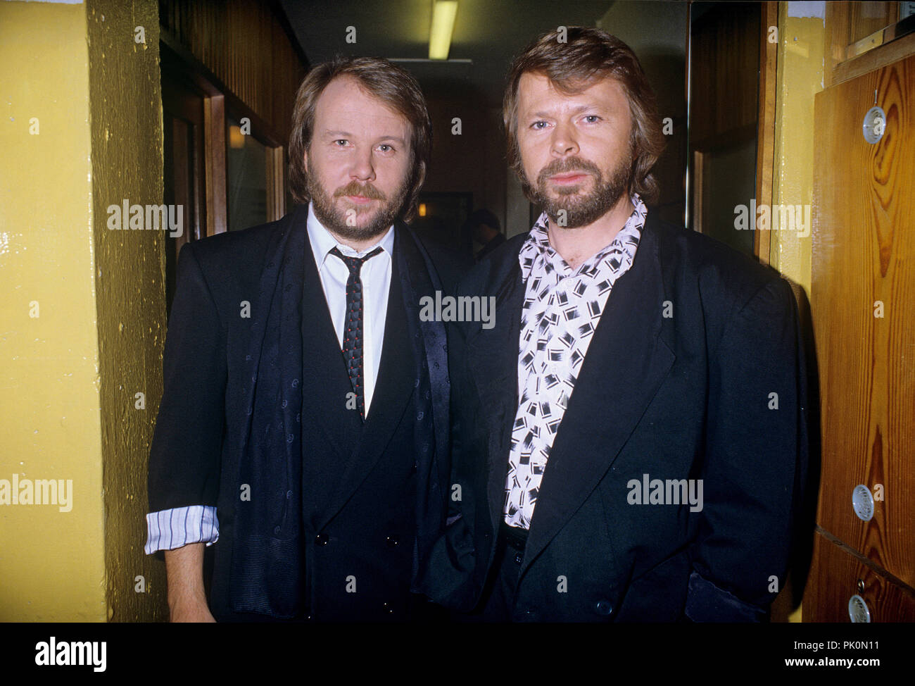 Björn Ulvaeus (r) und Benny Andersson (l) anciens membres de ABBA en novembre 1984. Dans le monde d'utilisation | Banque D'Images