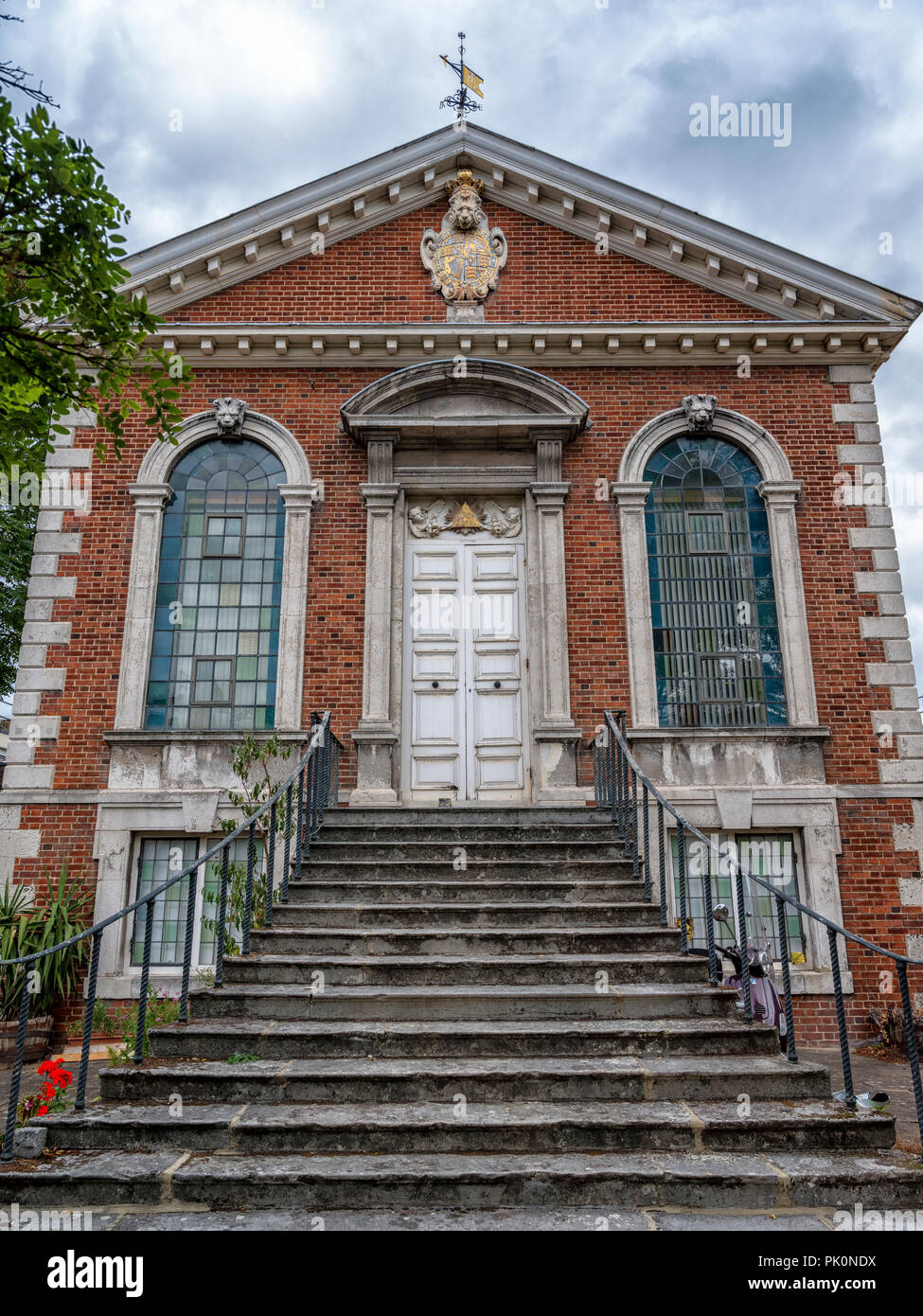 De l'église classé Grade I Trinity vert après le style de Sir Christopher Wren construit en 1695 dans le cadre de l'aumône des maisons pour les navigateurs à Whitechapel Banque D'Images