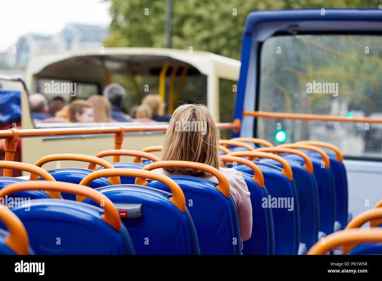 Un sur un sightseer London bus touristique . Banque D'Images